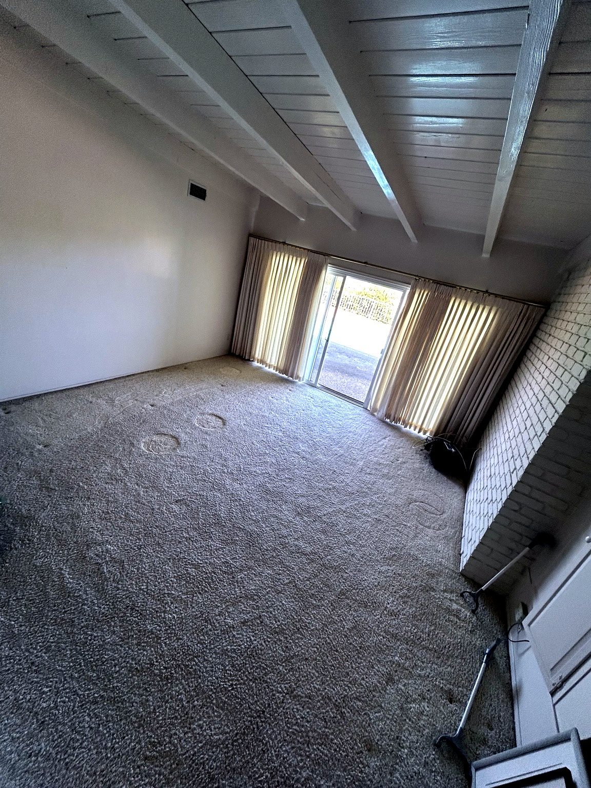 Vaulted-beam main living room cleared
